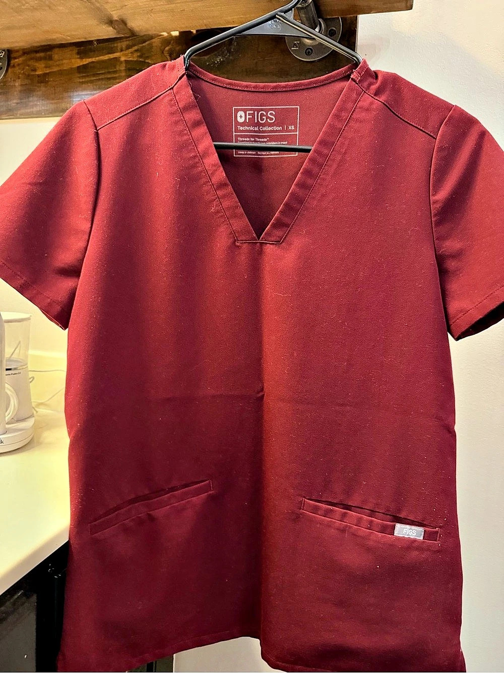 FIGS Technical Collection V-Neck Top in Burgundy XS Like New